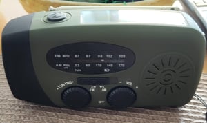 Solar radio,Selbstbetriebenes Kurbelradio mit LED-Taschenlampe,Notfallradio AM/FM Wetter Wind Up Radio, Handkurbel-Dynamo für Notladung von Smartphone Kunden-Foto 6