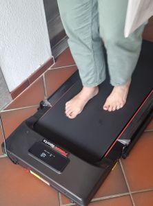 FunLife F1 Walking Pad klappbar – 3-in-1 Untertisch Laufband mit Haltegriff, 1–8 km/h, kompakt & leise für Zuhause, Büro & Homeoffice Kunden-Foto 9
