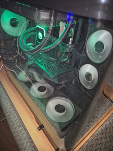 Gaming PC Curve Elite Plus AMD Ryzen 7 7800X3D, 32GB DDR5, NVIDIA RTX 5070 12 GB, 1TB SSD, Windows 11 Photo du client 3