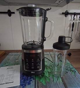 Olvy Blender Pro kielichowy, szklany dzbanek 1,5 l, kubek Tritan 600 ml, ekran dotykowy, Pulse, Auto-Clean, smoothie maker i ice crusher Zdjęcie produktu od klienta nr 13