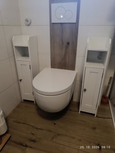VASAGLE Badezimmerschrank klein, Badschrank schmal, stehend, mit Tür und Regal, kleiner Schrank, Toilettenschrank, verstellbare Ablagen Kunden-Foto 2
