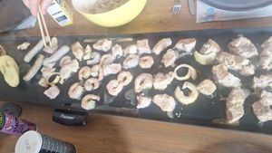 Bestron gril de table électrique, plaque de gril plancha/teppanyaki avec revêtement antiadhésif, plaisir de griller jusqu'à 4 personnes, 2.000 watts, couleur ; noir Photo du client 4