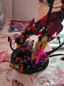 LEGO NINJAGO Der Feuerritter-Mech - Monstrosity Set mit beweglicher Figur, 2 Minifiguren und einem Seeungeheuer auf einem Ständer - Geburtstagsgeschenk für Jungen & Teenager ab 14 Jahren - 71846 Kunden-Foto 4
