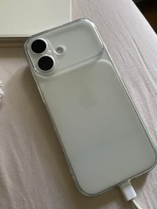 Apple iPhone 17 , 16 cm (6.3"), 2622 x 1206 Pixel, 256 GB, 48 MP, iOS 26, Weiß Kunden-Foto 4