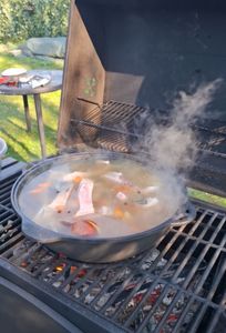 Kazan Gusseisen 8L mit Deckel – Original Uzbekischer Kazan Namangan Dutch Oven Feuertopf für Camping Grill Outdoor Schwenktopf für Plov Wok Eintopf robuster Gusseisenkessel Kunden-Foto 1