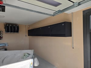 SucceBuy Metal Storage Cabinet, capacité de charge de 120lbs par étagère, 20'' de hauteur montage mural armoire garage en acier peint par poudrage avec étagère réglable, appuyez= Photo du client 4