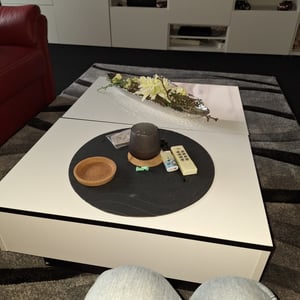 Ausziehbarer Couchtisch 'Lens' mit Stauraum 80 x 60 x 36 cm Schwarz / Weiß Kunden-Foto 1