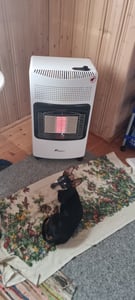 TRESKO® 4200 Watt Gasheizer Anthrazit inkl. Gasdruckregler Gasschlauch + Abdeckung | Gasofen Gasheizofen Keramik mit 3 Stufen | Infrarot Gasheizgerät Heizstrahler für Butan- oder Propangasflaschen bis 15 kg Kunden-Foto 3