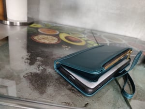 Handyhülle für Motorola Moto Edge 60/Edge 60 Fusion/Edge 2025 Reißverschluss Geldbörse Kunstleder Klapphülle mit Kartensteckplatz, Ständer, Handschlaufe Grün Kunden-Foto 1