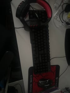 T-WOLF TF800 Vierteilige Headset Gaming Tastatur Maus und Mauspad set, 104 Tasten RGB Tastatur, 4-farbige Maus mit Atemlicht, 3,5mm Headset, Mauspad Kunden-Foto 1