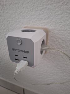 nástěnná zásuvková lišta 8 v 1, EU zástrčka s vypínačem, 4000 W, 4 zásuvky AC / 2 USB-A / 2 USB-C Fotografie od zákazníka č. 5