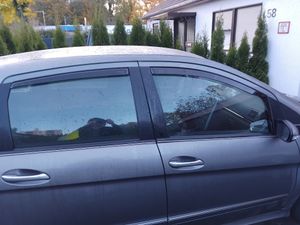 J&J AUTOMOTIVE | Windabweiser Passend Für Mercedes E Class W212 4D Sedan 2009-2016 4tlg Vorne+Hinten, Heko Regenabweiser, Schwarz, Getönt, Aerodynamisch, Einfache Montage, Befeistigung mit Clips Kunden-Foto 2