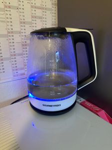 GOURMETmaxx 02955 Schnurloser Wasserkocher, Glasgehäuse, 1,7 l FÃ1/4llmenge, 2200 Watt, 360° Sockel, Trockengehschutz, Kalkfilter, Abschaltautomatik Kunden-Foto 1