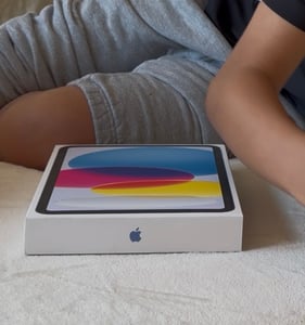 Apple iPad , 27,9 cm (11"), 2360 x 1640 Pixel, 128 GB, iPadOS 18, 477 g, Pink Kunden-Foto 4