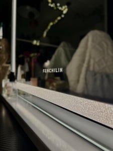 VANITII Hollywood Schminkspiegel 100cm x 80cm mit LED Beleuchtung 3 Lichtmodus Kristallen Bluetooth Kosmetikspiegel für Badzimmer Schminktisch Weiß Kunden-Foto 5