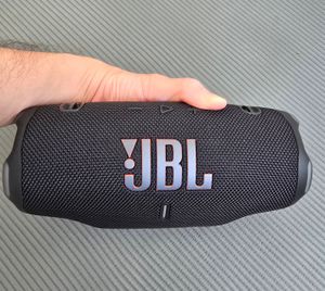JBL Charge 6, Speakerphone Bluetooth Portable Wireless, 28h de Akku, IP68 wasserdicht, staub- und sturzsicher, Sound Pro mit AI Sound Boost, Auracast Compatible, Pink Kunden-Foto 1