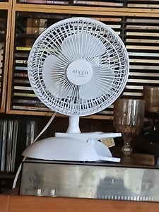 Adler AD 7317, Haushalts-Lamellenlüfter, Weiß, Tisch, 150 cm, 90°, 30 W Kunden-Foto 2