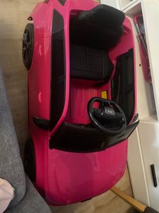 Audi RS6 Kinder Elektroauto 12V (1–5 Jahre) – Offiziell Lizenziert Audi RS6 Competition, mit 2.4G Fernbedienung, EVA-Reifen & Ledersitz – Kinder Elektroauto Schwarz Kunden-Foto 3