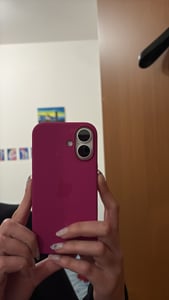 Apple iPhone 16 Silikon Case mit MagSafe – Fuchsia, Cover, Apple, iPhone 16, 15,5 cm (6.1"), Fuchsie Kunden-Foto 1