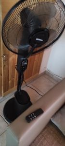 Ventilateur à refroidissement par eau, ventilateur sur pied silencieux d'une puissance de 75 watts, trois vitesses, humidification de l'air, télécommande, fonction rotation Photo du client 3