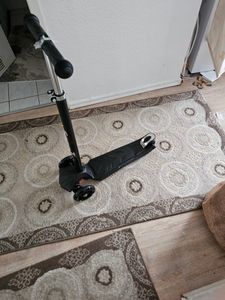 Jiubiaz Kinderroller Funscooter Tretroller Kickroller 3-Rad-Kinderroller LED-Räder bis 50 kg Höhenverstellbar Grün Kunden-Foto 1