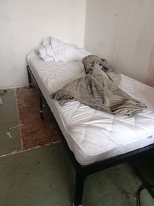 VASAGLE Einzelbettgestell, Bett, 90 x 200 cm, Metallbett, Bettrahmen, Unterbettaufbewahrung, modern, Gästebett Kunden-Foto 4