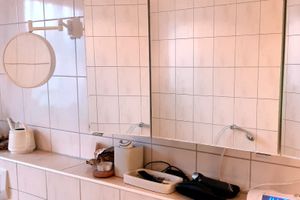 Libaro Kosmetikspiegel Imola 360° Schminkspiegel weiß Wandmontage Rasierspiegel zweiseitig Vergrößerung (3x / 7x) Kunden-Foto 1