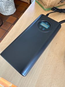 Akku-Luftpumpe Luftpumpe Kompressor-Reifenfüller mit LCD-Display,mit 3 Düsenadaptern Kunden-Foto 3