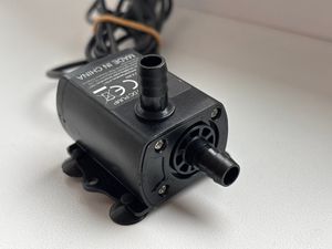 Decdeal Ultraleise Mini-Wasserpumpe, 12 V DC, 10 W, 400 l/h Förderhöhe, 400 cm, bürstenlos, 5,5 x 2,1 mm Innengewinde, Tauchbrunnen mit Durchflussregu Kunden-Foto 1
