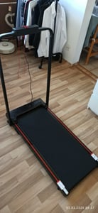 Klappbares Laufbänder – 3-in-1-Laufband mit 7 % Steigung – Walking Pad 1–8 km/h einstellbar – Lauffläche 38,5 x 90 cm - 2.5 ps Laufpad bis 130 kg Kunden-Foto 10