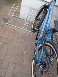 BIKESTAR Kinder Jugend Mountainbike 24 Zoll ab 9 Jahre | 21 Gang Hardtail MTB Sport Scheibenbremse Federgabel | Schwarz Grün Kunden-Foto 3