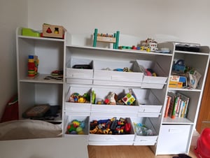 SONGMICS Kinderregal mit 4 offenen Fächern, Kinderregal, 9 mittlere und 2 seitliche Boxen, 30 x 143,8 x 104 cm, weiß Kunden-Foto 1