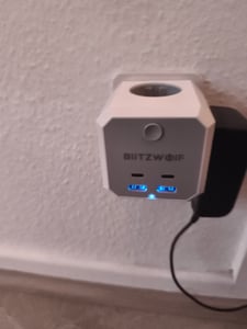 nástěnná zásuvková lišta 8 v 1, EU zástrčka s vypínačem, 4000 W, 4 zásuvky AC / 2 USB-A / 2 USB-C Fotografie od zákazníka č. 4