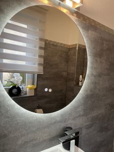 SensaHome - Okrúhle kúpeľňové zrkadlo bez rámu s LED osvetlením - stmievateľné - Nástenné zrkadlo - 60 cm Fotografia od zákazníka č. 7