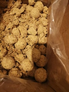 Futterbauer Meisenknödel 200 Stück ohne Netz, Hochwertige Meisenknödel für Wildvögel, ca. 90 g je Knödel, mit Vitaminen & Fetten Kunden-Foto 3