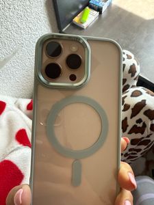 Apple iPhone 16 Pro Max , 17,5 cm (6.9"), 2868 x 1320 Pixel, 512 GB, 48 MP, iOS 18, Sand Kunden-Foto 22