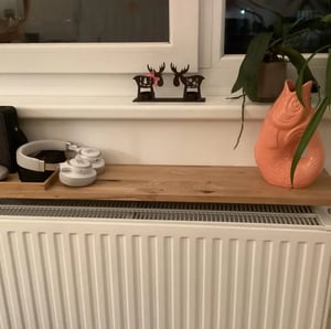 Aikas Art Heizkörperregal Eiche Echtholz, Einfache Montage - Ohne Bohren, Länge 30-180 cm, Universalklemme für Plattenheizkörper 100x20 cm Kunden-Foto 1