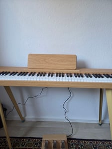 COSTWAY 88 Tasten Digitalpiano mit Ständer, E-Piano mit Tastatur, 3 Pedalen, 80 Demos, 800 Klänge, 600 Rhythmen, USB-MIDI-Anschluss, Keyboard Kunden-Foto 1