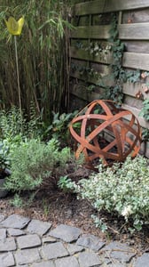 Kugel 40cm aus Metall Edelrost Rost Streifenbandkugel Eisen Deko Gartendeko Bänderkugel Stahlbandkugel Kunden-Foto 1