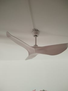 AIORBER Ventilateur de plafond 28W, lames ABS, réversible, Avec télécommande, 6 vitesses, minuterie, silencieux, pour salon, salle à manger, blanc Photo du client 1