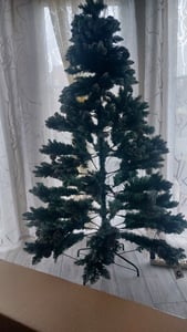 Yorbay Künstlicher Weihnachtsbaum 150CM mit Beleuchtung und weißem Schnee, LED Tannenbaum für Weihnachten-Dekoration Kunden-Foto 1