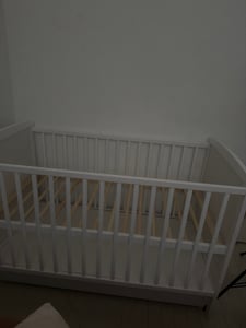 Babybett Leo 60×120 cm mit Schublade, Sofafunktion, verstellbarem Lattenrost und herausnehmbaren Sprossen (ohne Matratze) Kunden-Foto 1