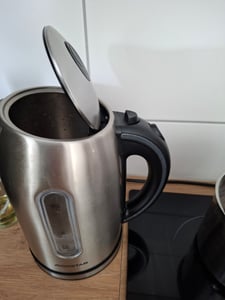 Aigostar - Wasserkocher Edelstahl 1,7L, 2200W, mit Kalkfilter, LED Beleuchtung, Mit Wasserstandsanzeige, Schnelles Kochen, Abschaltautomatik, BPA frei Kunden-Foto 2