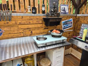 Plynová varná deska Klarstein Barzona, 2 hořáky z ušlechtilé oceli a skla, 7,7 kW, přenosný kempingový vařič s piezo-elektrickým zapalováním a bezpečnostním zařízením při poruše plamene, kompletní sada s hadicí a regulátorem Fotografie od zákazníka č. 1
