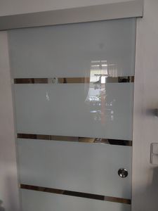 Mai & Mai Glasschiebetür komplettset Amalfi in 5-Milchglas Streifen, Griffart: Muschelgriff, BxH: 77,5x205cm, 15 mm Wandabstand, 8mm ESG-Sicherheitsglas Kunden-Foto 14