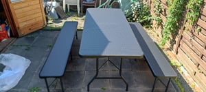 Pivní stanová souprava skládací 3dílná sada stůl + 2 x lavice plastová zahradní souprava odolná proti povětrnostním vlivům 180 cm zahradní nábytek set vnitřní a venkovní s rukojetí pro přenášení Fotografie od zákazníka č. 1