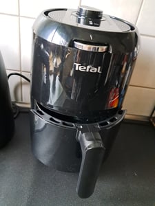Tefal EY1018 Easy Fry Compact Heißluftfritteuse, Farbe: schwarz Kunden-Foto 1