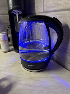 Aigostar Wasserkocher Glas mit blaue LED-Beleuchtung 1,7L, BPA-frei, Verdicktes Borosilikatglas, 2200W Kunden-Foto 2