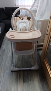 Kinderkraft TUMMIE 2-in-1 Fütterungsstuhl - klappbar - Höhenverstellbar - Liegefunktion - 7-stufige Höhenanpassung - Doppeltablett - ab Geburt - Grau Kunden-Foto 2