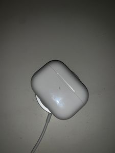 Apple AirPods Pro náhradní nabíjecí pouzdro / pouze pouzdro jednotlivě (1. generace) originální produkt Apple Fotografie od zákazníka č. 1